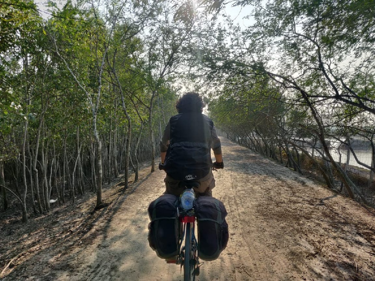 সাইকেলে দুই প্রান্তের দেশযাত্রা